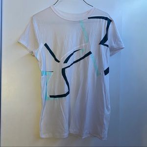 women’s under armour t-shirt - new with tags